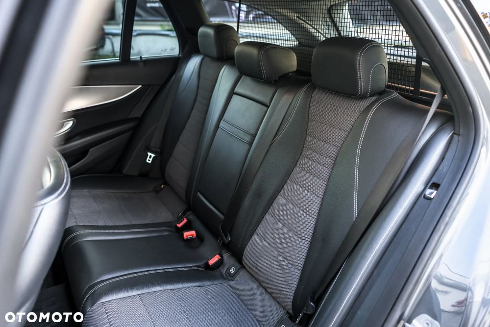 Mercedes-Benz Klasa E 220 d 4-Matic 9G-TRONIC - 32