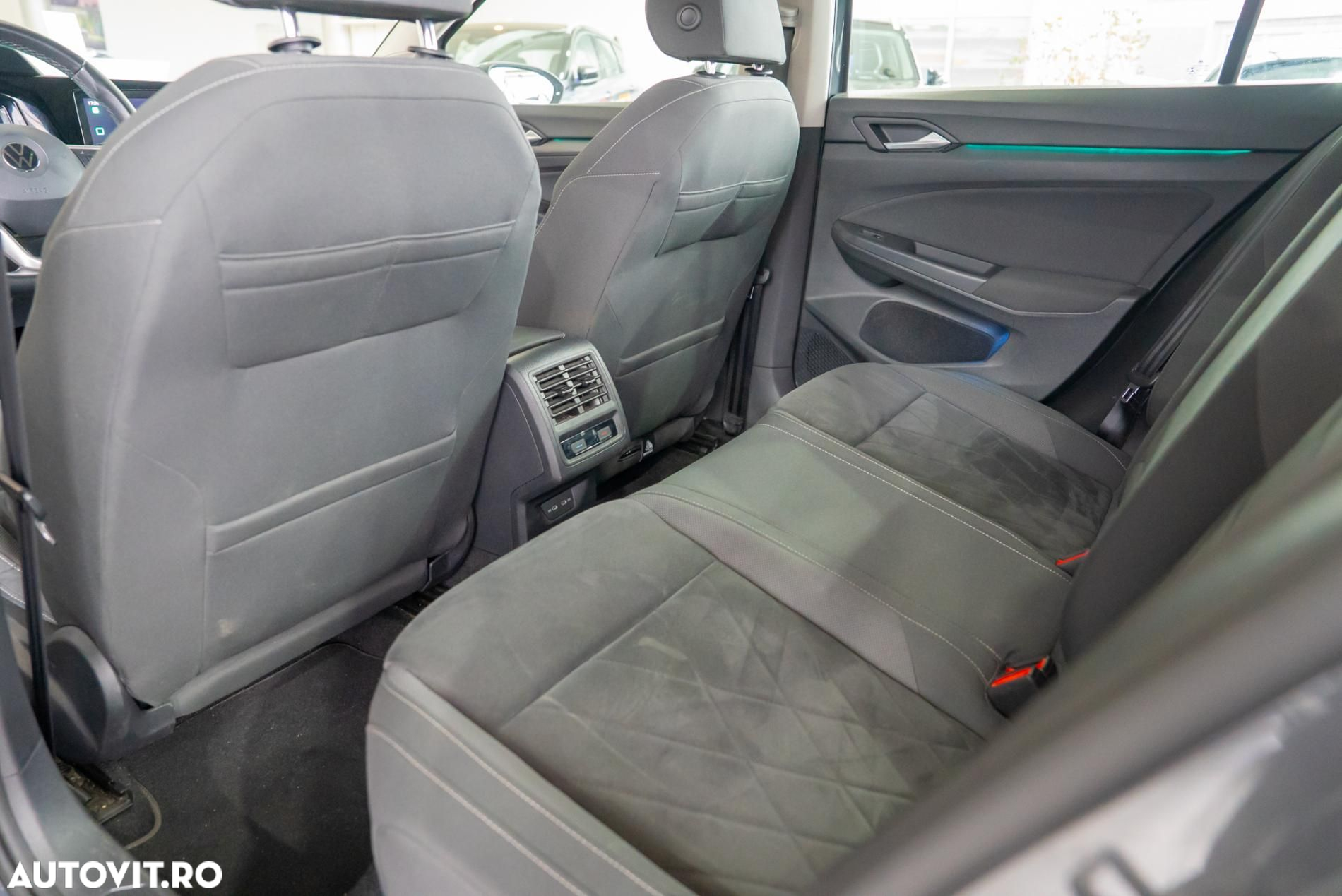 Volkswagen Golf 1.5 eTSI DSG MHEV Advanced - 19