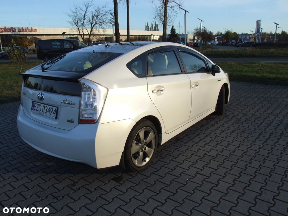 Toyota Prius 1.8 HSD Sol - 26