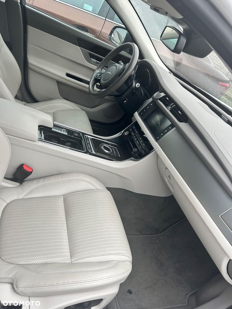 Jaguar XF 3.0 V6 Kompressor AWD - 6