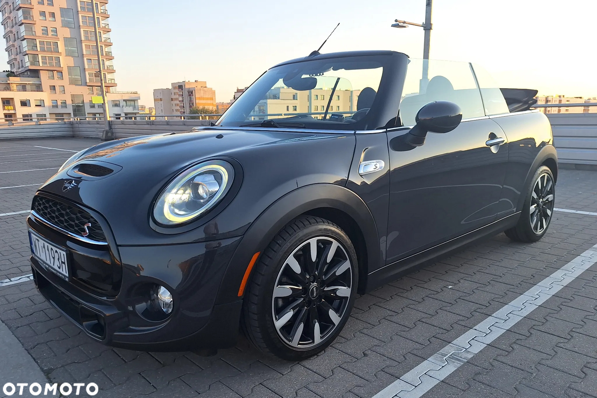MINI Cooper S Cabrio Sidewalk - 15