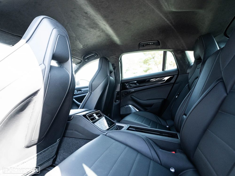 Porsche Panamera 4 E-Hybrid - 28