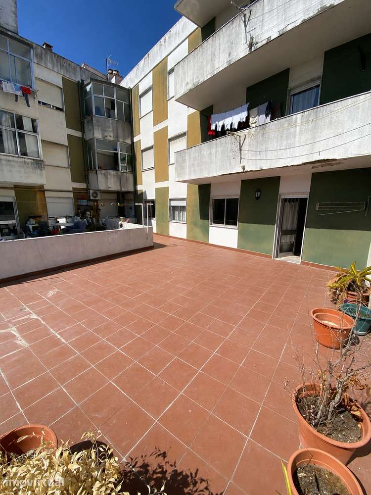 T3 com amplo terraço | Centro do Entroncamento | A 350 m da estação - Grande imagem: 3/14