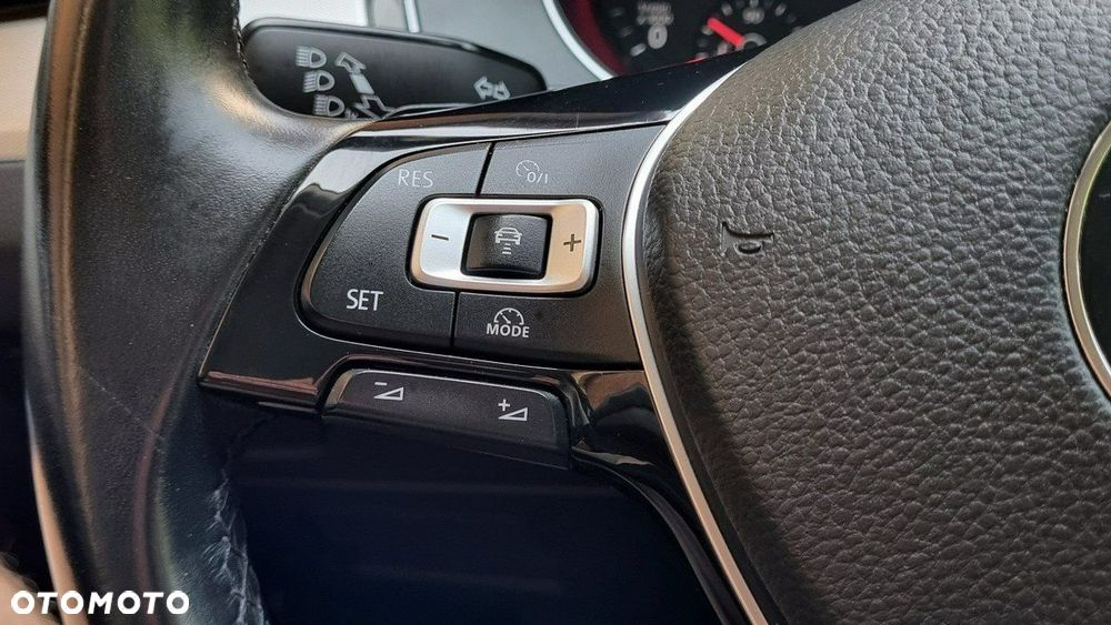 Volkswagen Passat - 20
