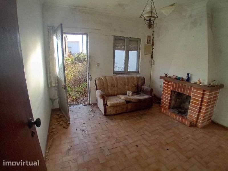 2 moradias mais 900m2 de terreno em São Martinho do Bispo - Grande imagem: 5/12