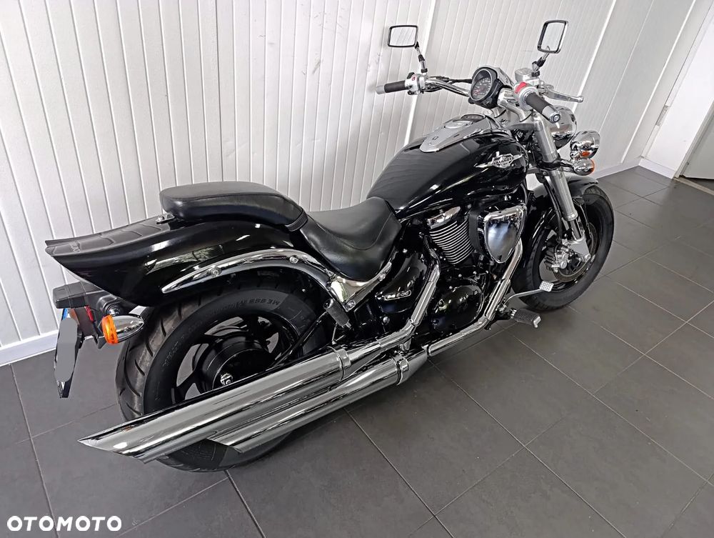 Suzuki Intruder - 3