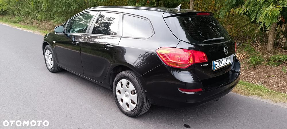Opel Astra 2011 photo 4