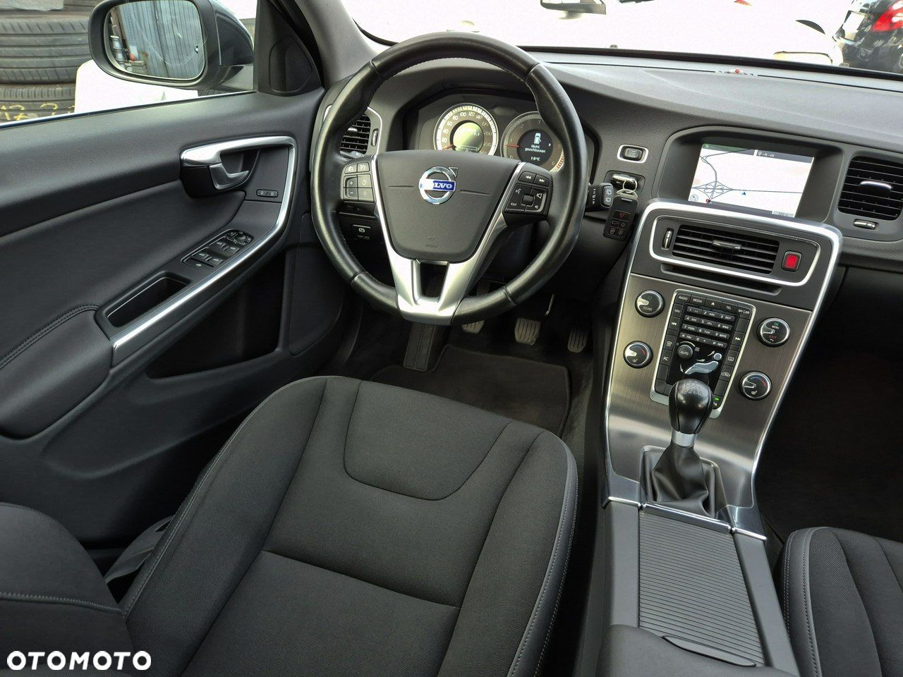 Volvo V60 D3 Momentum - 26