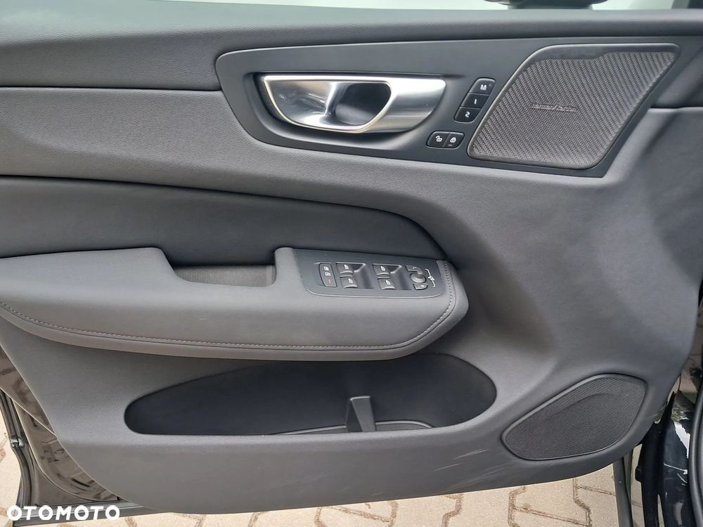 Volvo XC 60 T6 Plug-In Hybrid AWD Ultra Dark - 11