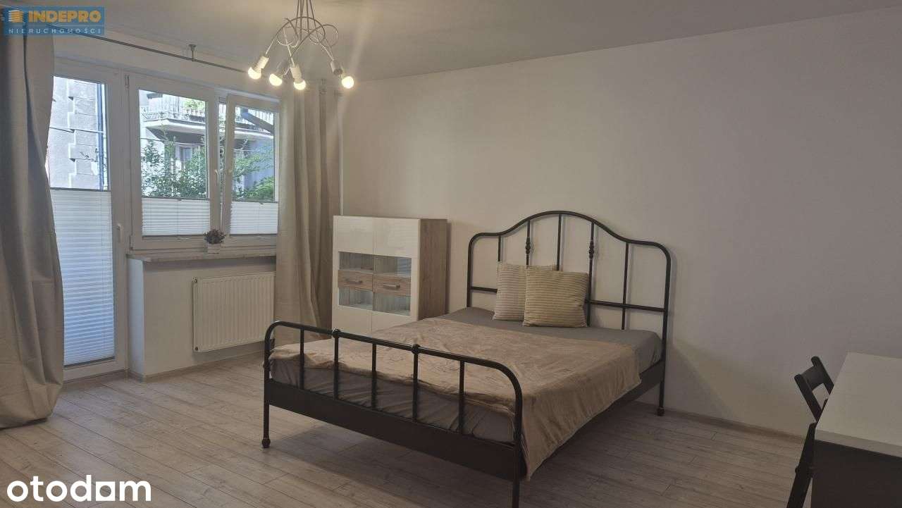 Trzy oddzielne pokoje do wynajecia na Zachariasza.