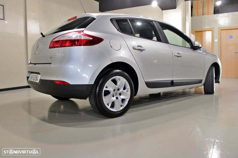 Renault Mégane 1.5 dCi Dynamique S EDC — fotografia 8