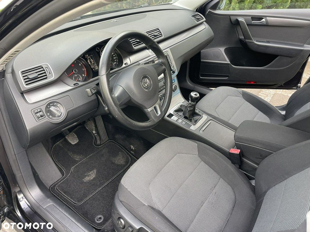 Volkswagen Passat - 16