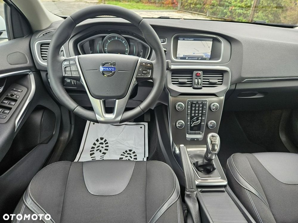 Volvo V40 D2 Momentum - 9