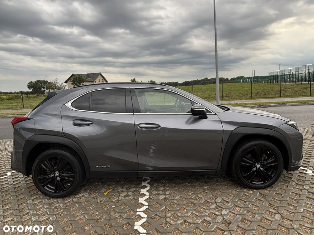 Lexus UX - 3