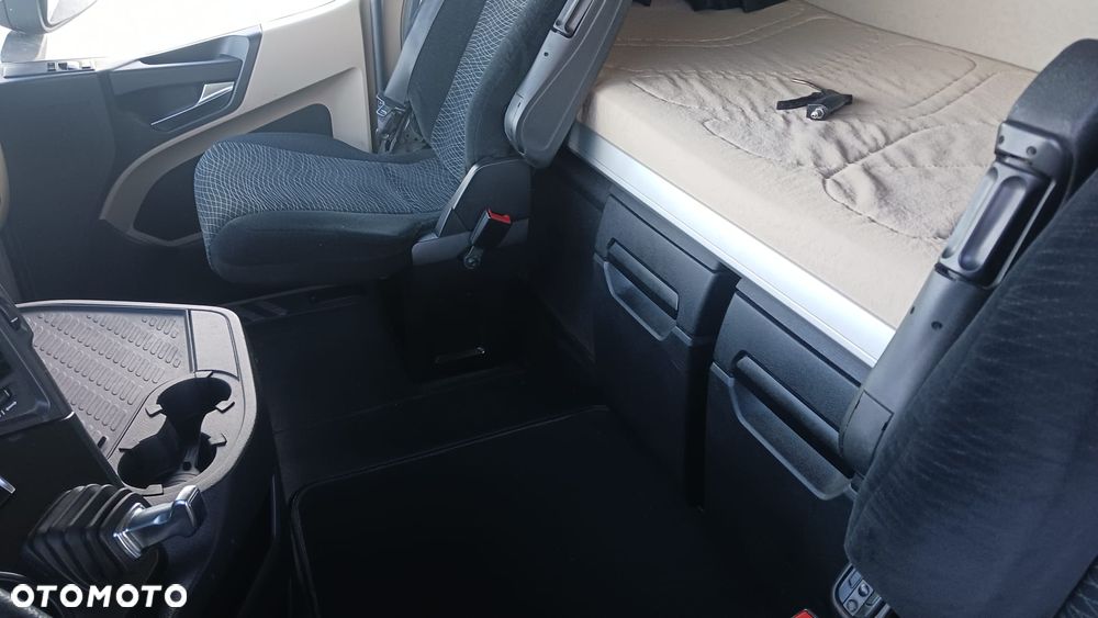 Mercedes-Benz 1845 - 7