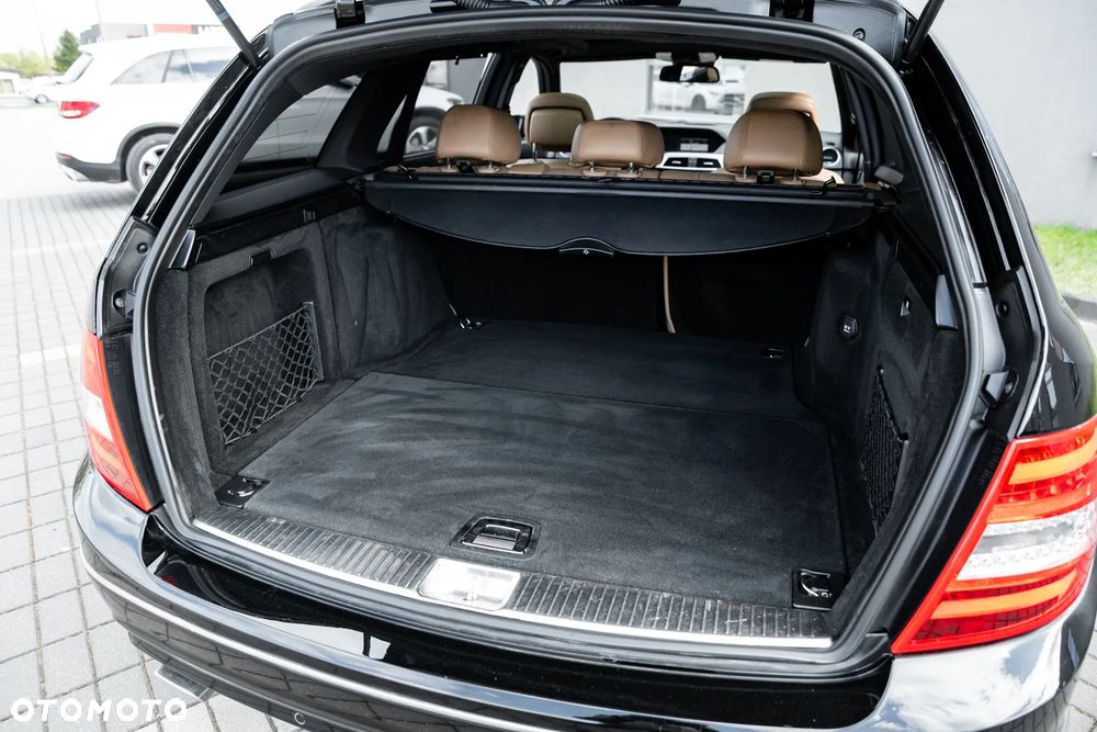 Mercedes-Benz Klasa C 250 CDI DPF Automatik BlueEFFICIENCY Special Edition - 34