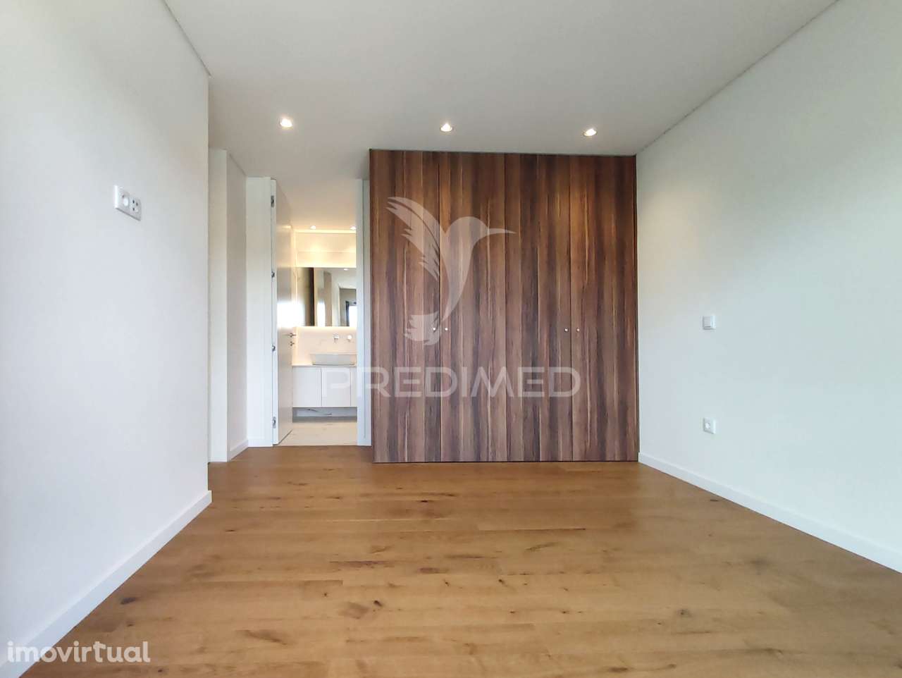 Moradia T4 moderna com piscina e  acabamentos de alta qualidade - Grande imagem: 3/28