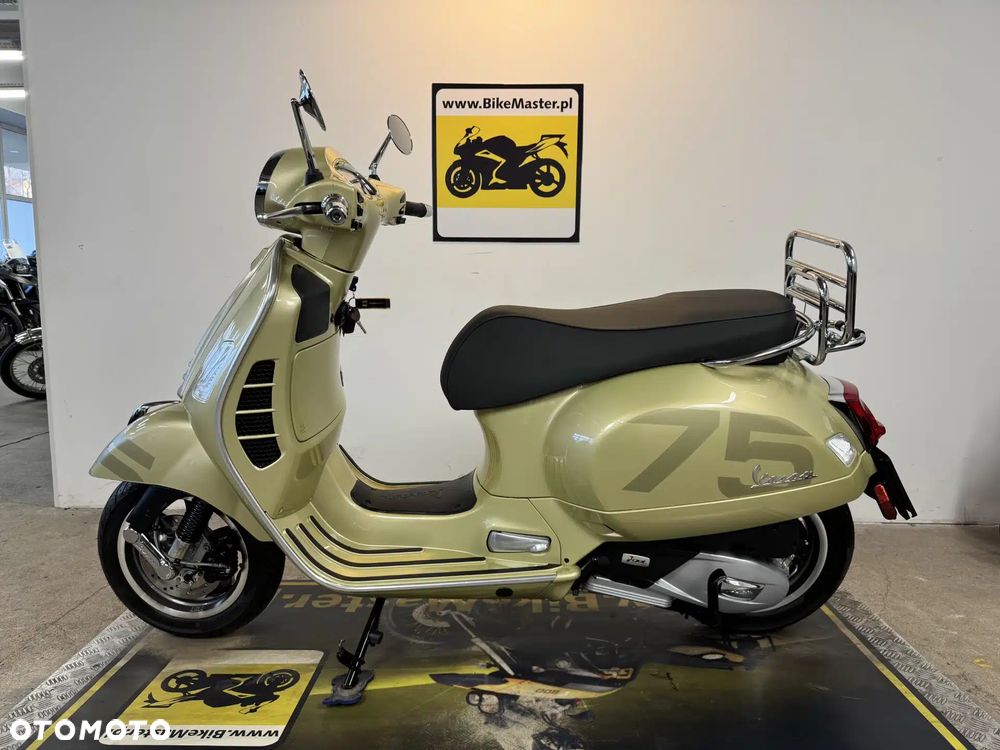 Piaggio Vespa - 2