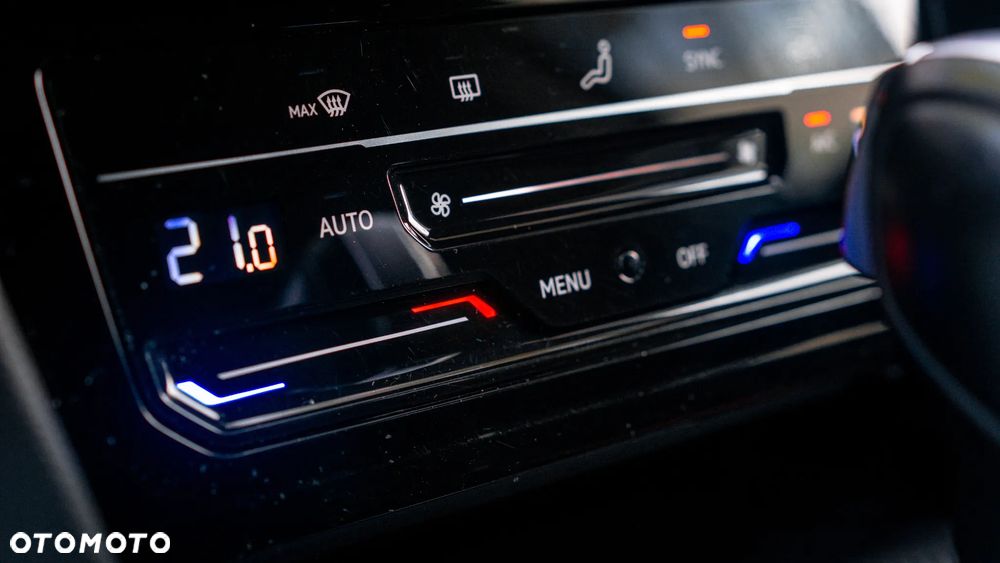 Volkswagen Passat Variant 2.0 TDI SCR DSG Comfortline - 31