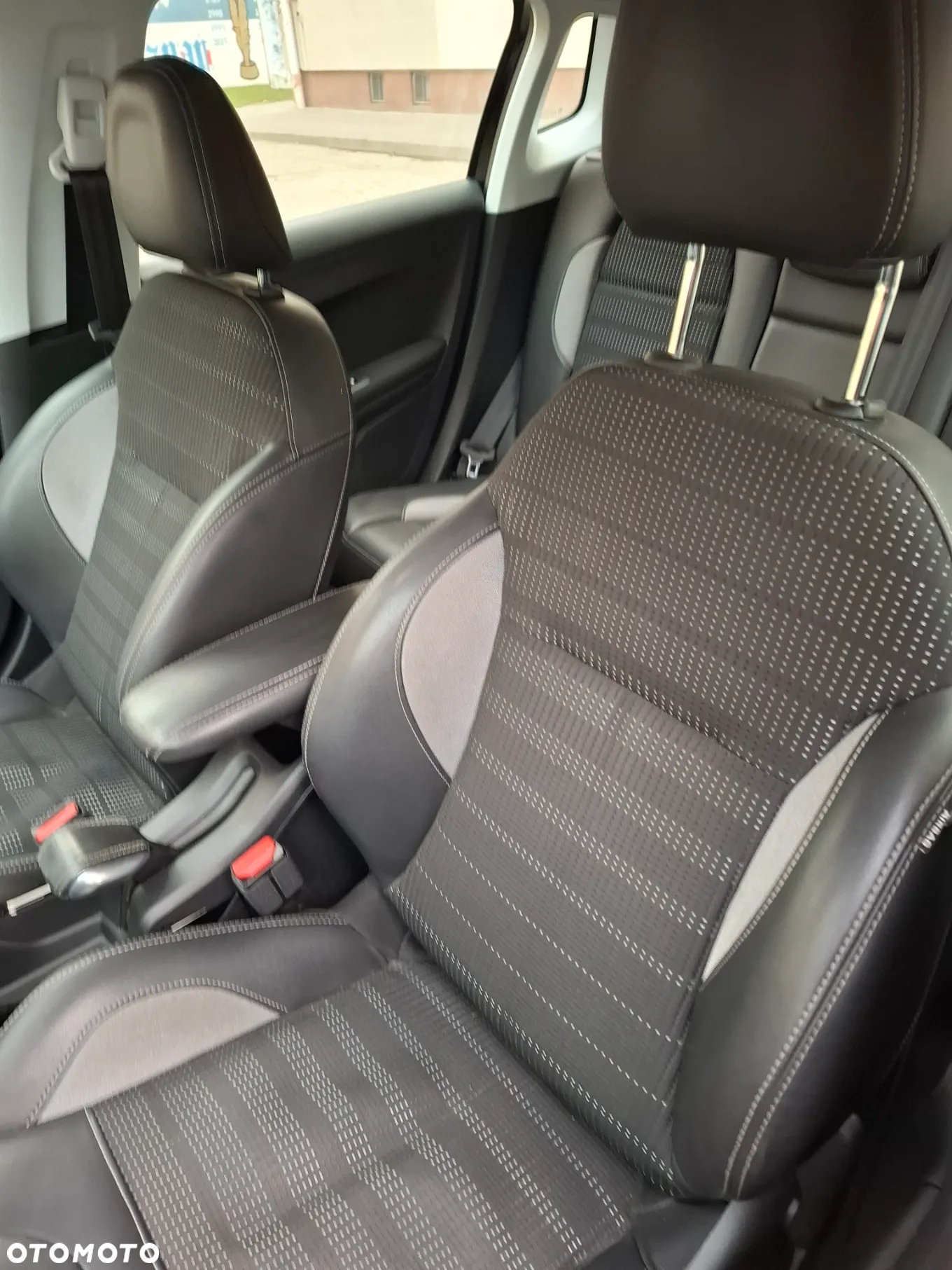 Peugeot 2008 1.2 Pure Tech Allure S&S - 7