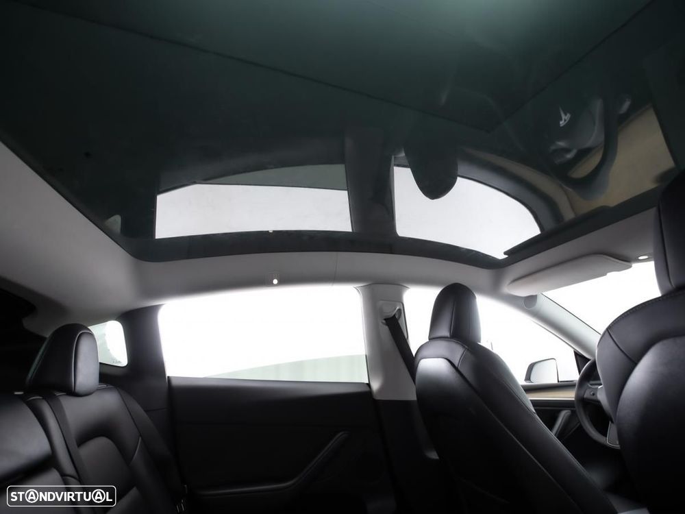 Tesla Model Y Long Range Dual Motor AWD - 12