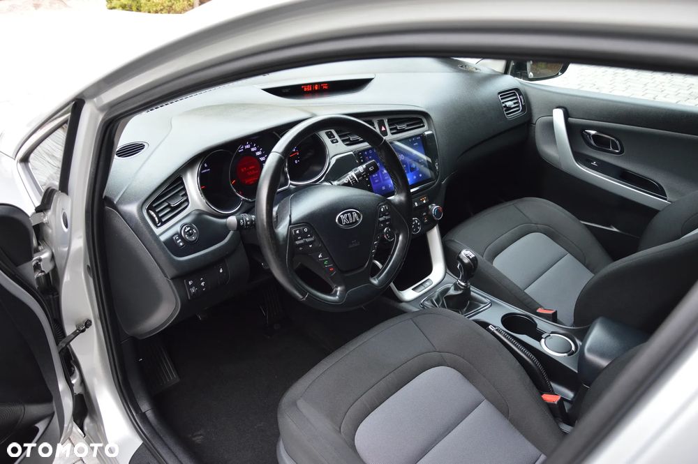 Kia Ceed - 28