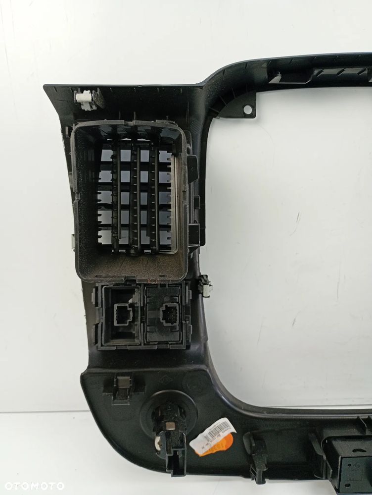 osłona ramka środkowa konsoli radia kratka nawiewu przełącznik opel vivaro b trafic III talento 682607479R - 7