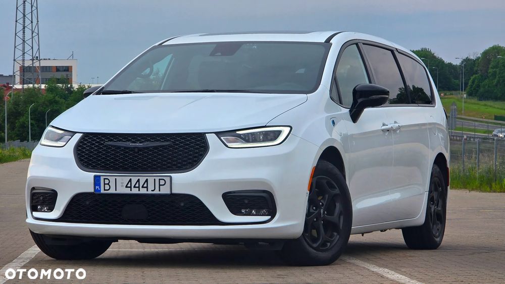 Chrysler Pacifica - 1