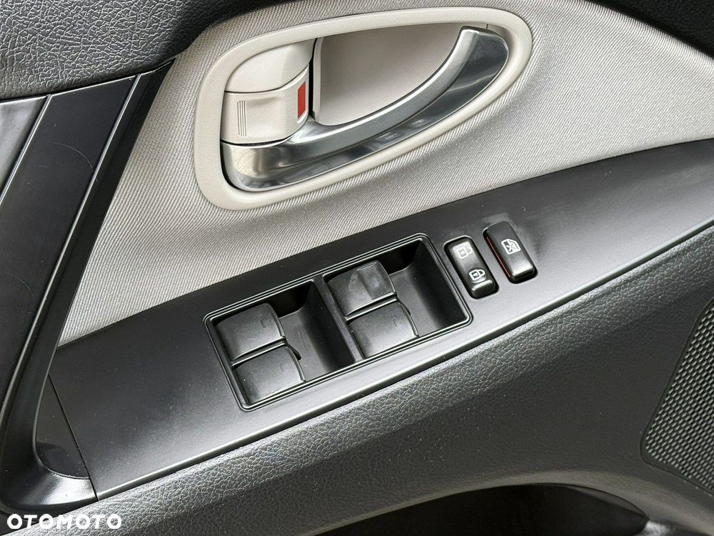 Toyota Avensis 1.8 Premium - 18