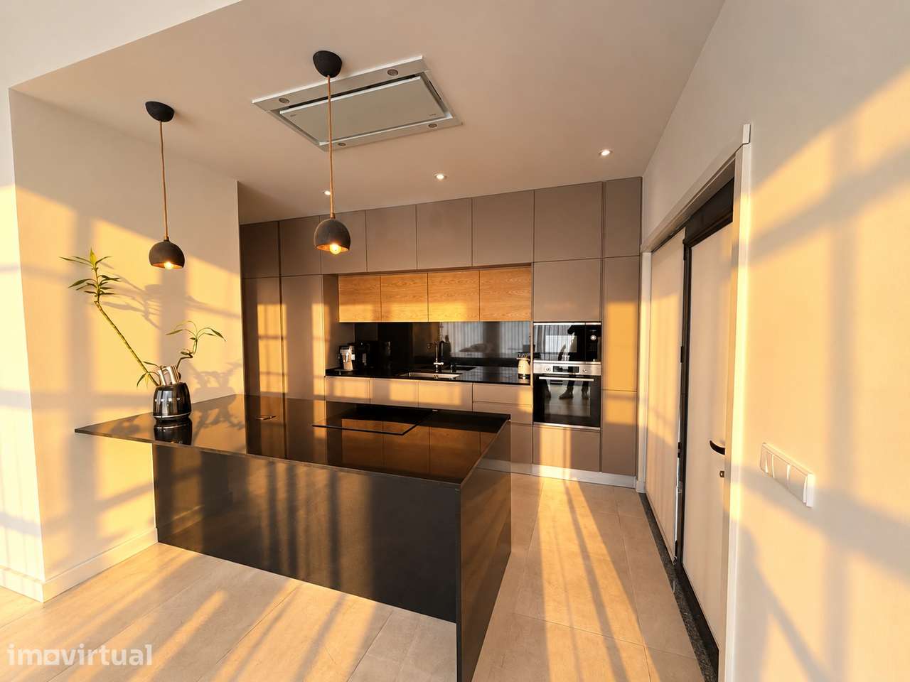Moradia T3+1 independente com Terreno de 823 m² em Canelas - Grande imagem: 2/29