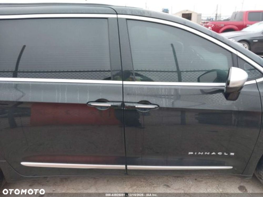 Chrysler Pacifica - 5