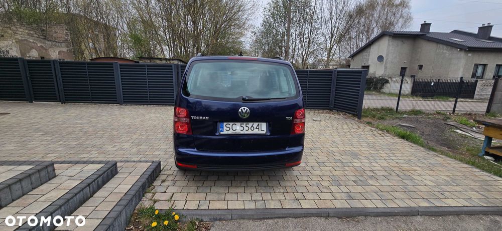 Volkswagen Touran - 4