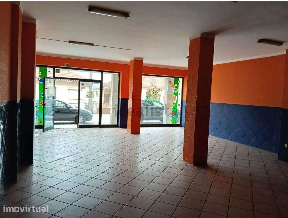 Loja rés chão com 96m2  em Oliveira Azemeís proximo da escola secun... - Grande imagem: 2/5