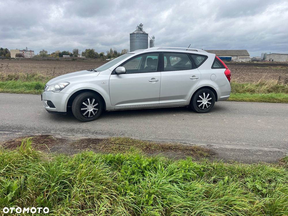 Kia Ceed - 12