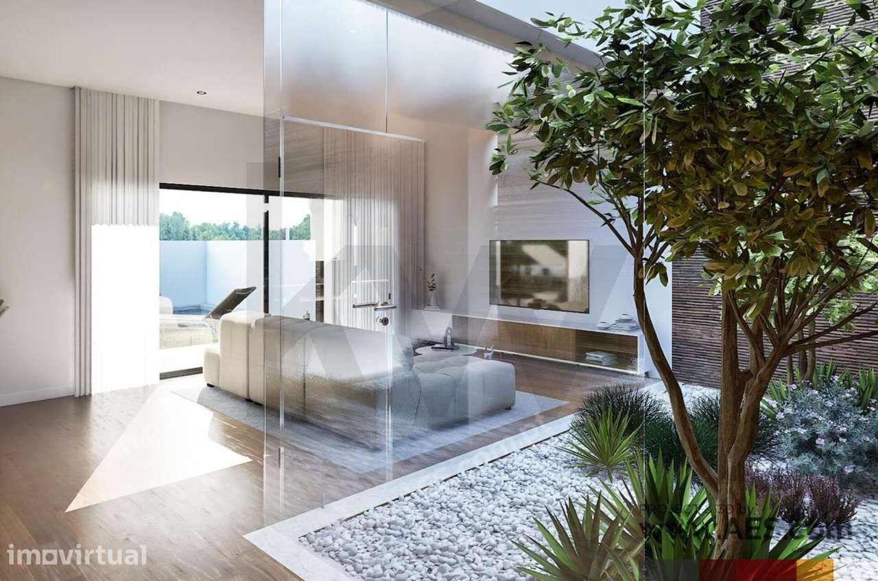 Moradia T4 Térrea com Jardim Interior e Piscina em Fernão Ferro - Grande imagem: 5/6