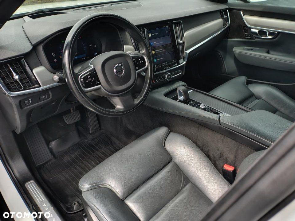 Volvo V90 Cross Country - 17