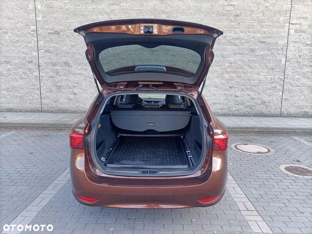 Toyota Avensis 2.0 D-4D Premium - 9