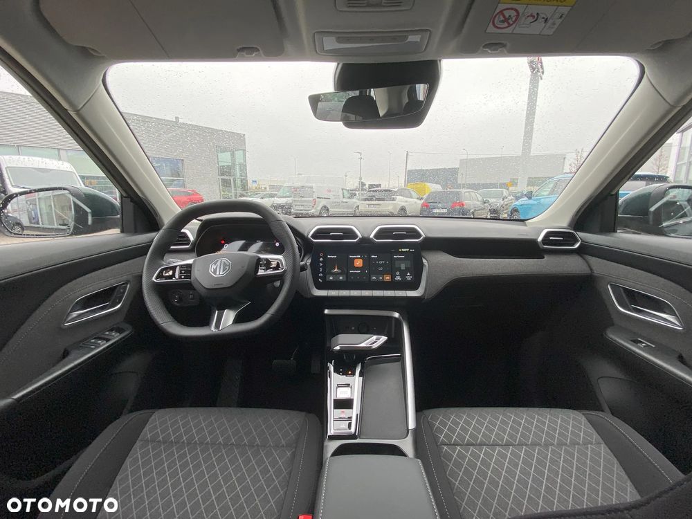 MG ZS Hybrid+ - 12