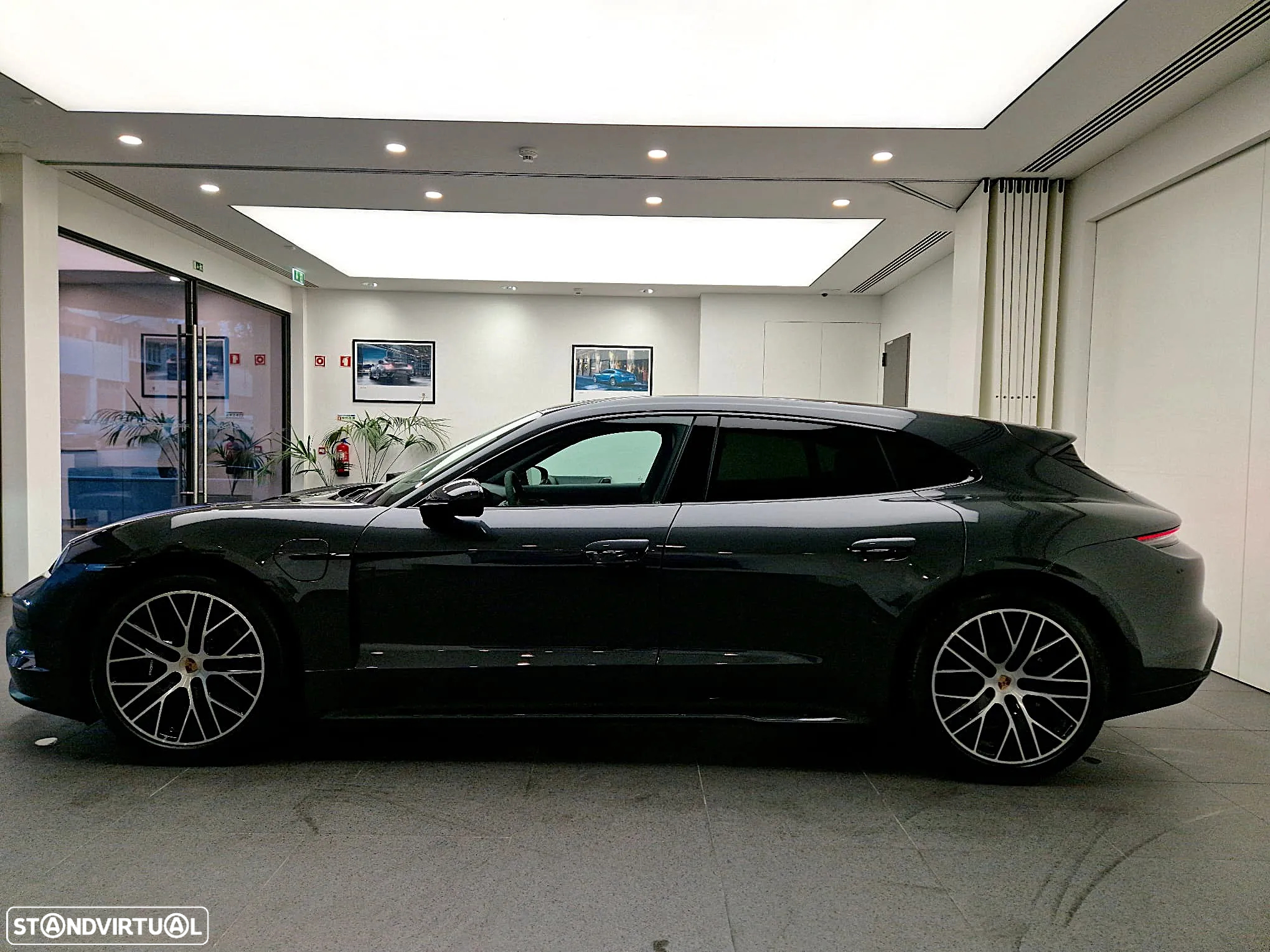 Porsche Taycan Sport Turismo Standard - 2