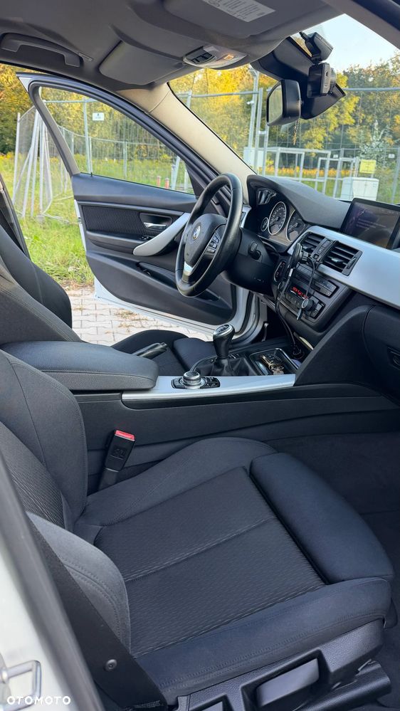 BMW Seria 3 320d - 22