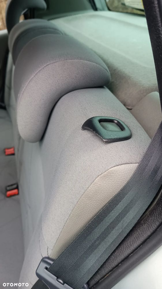 Renault Clio 1.2 16V Authentique - 16