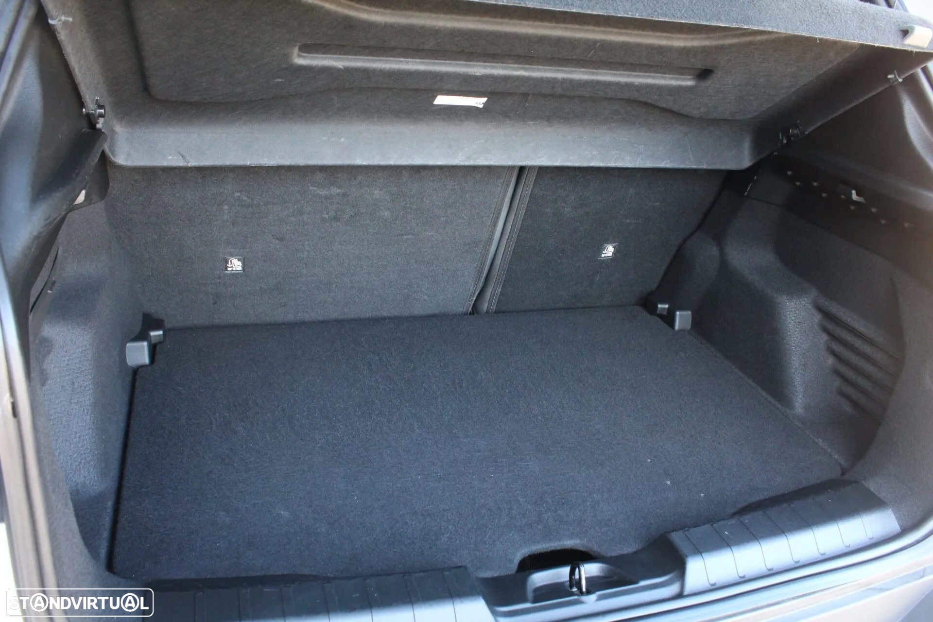 Jeep Avenger 1.2 GSE T3 Altitude - 19