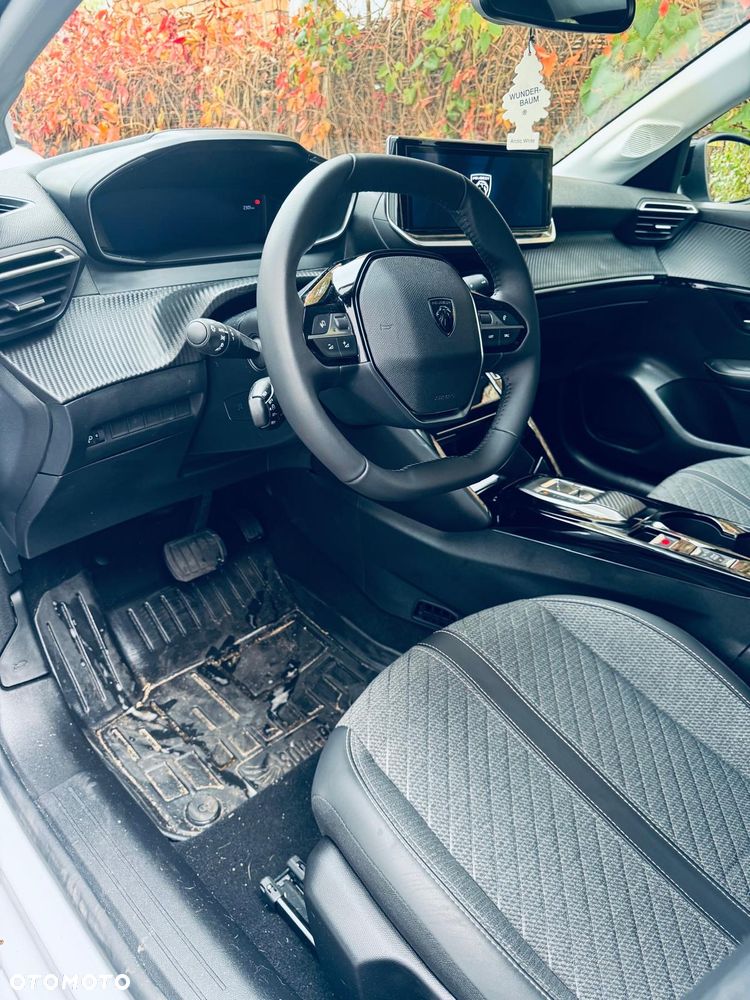 Peugeot 208 - 6