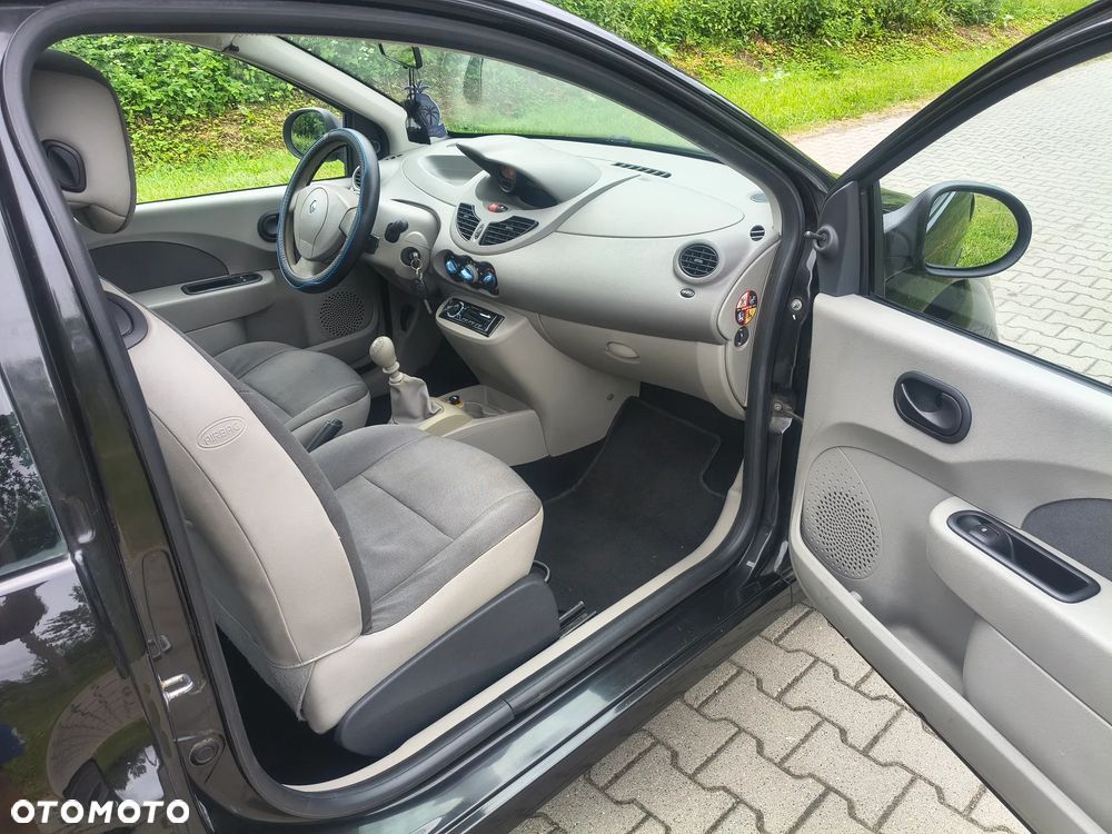 Renault Twingo 1.2 8V Authentique - 10
