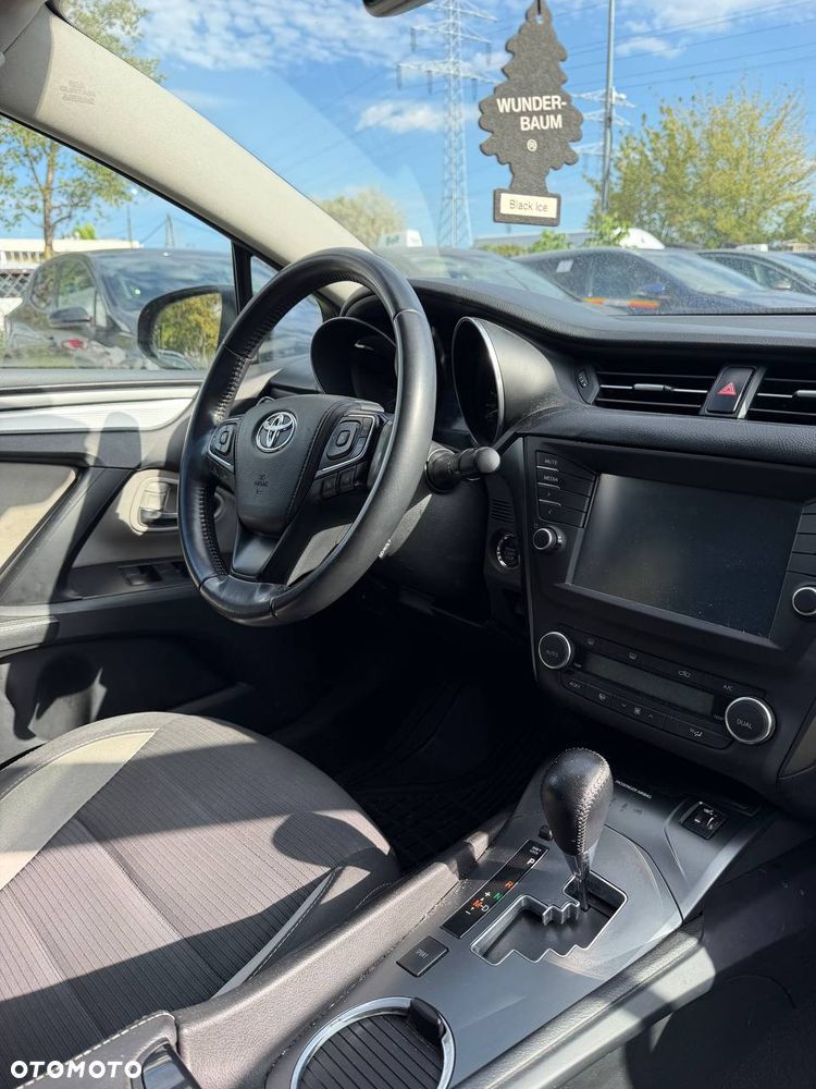 Toyota Avensis 1.8 Active MS - 11