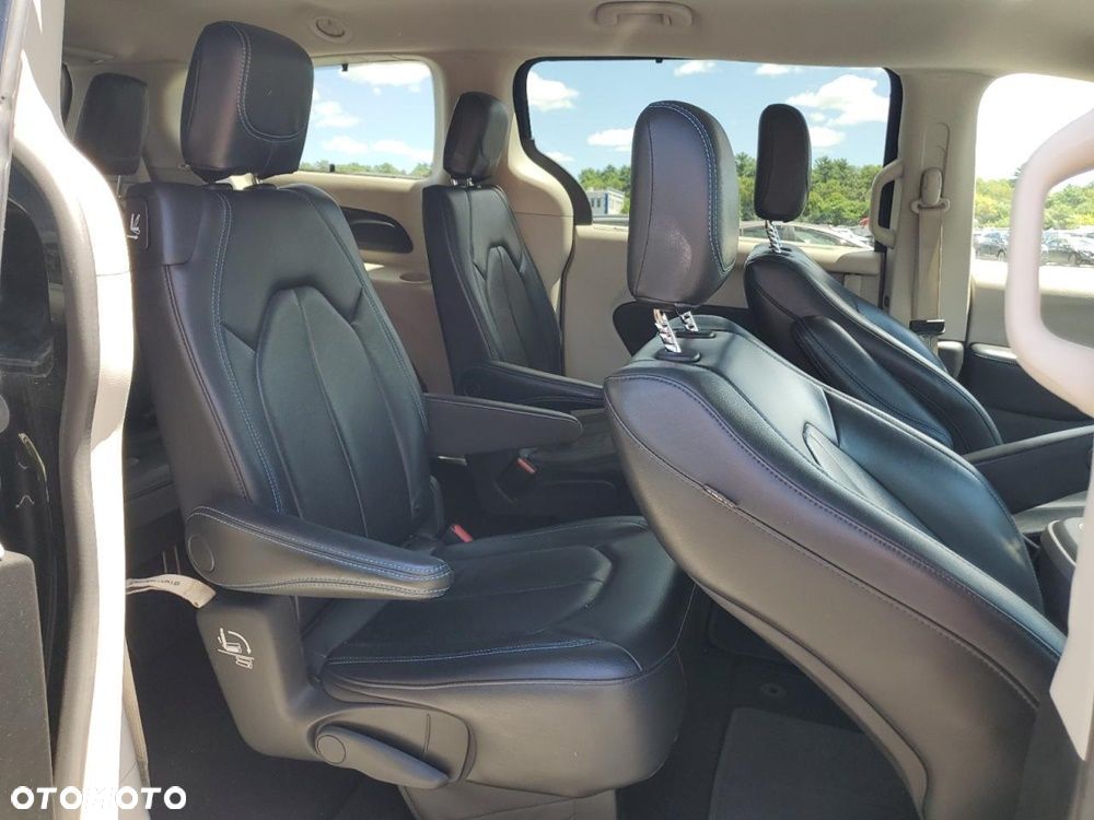 Chrysler Pacifica - 13