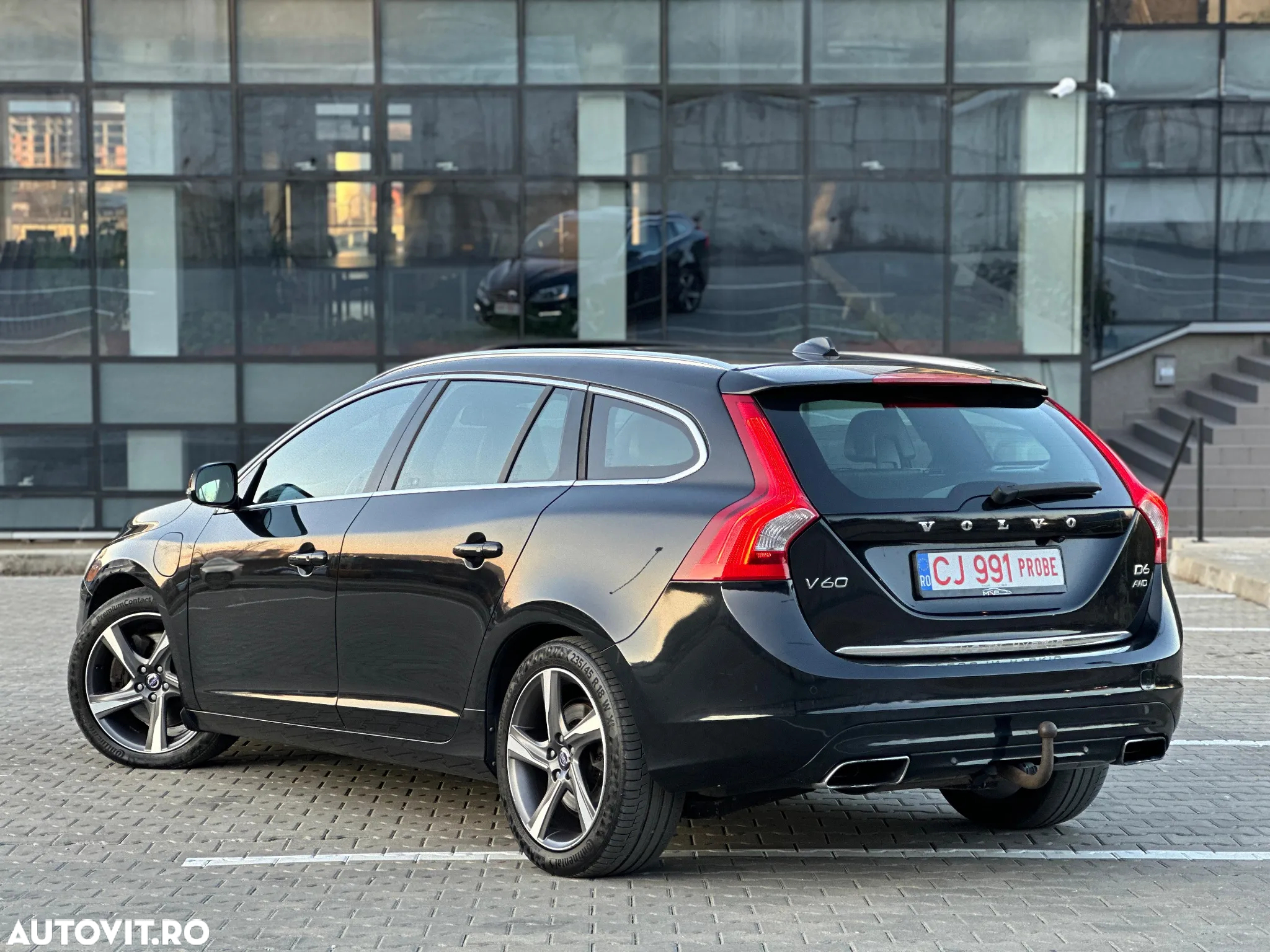 Volvo V60 D6 Plug-In-Hybrid AWD Geartronic Summum - 4