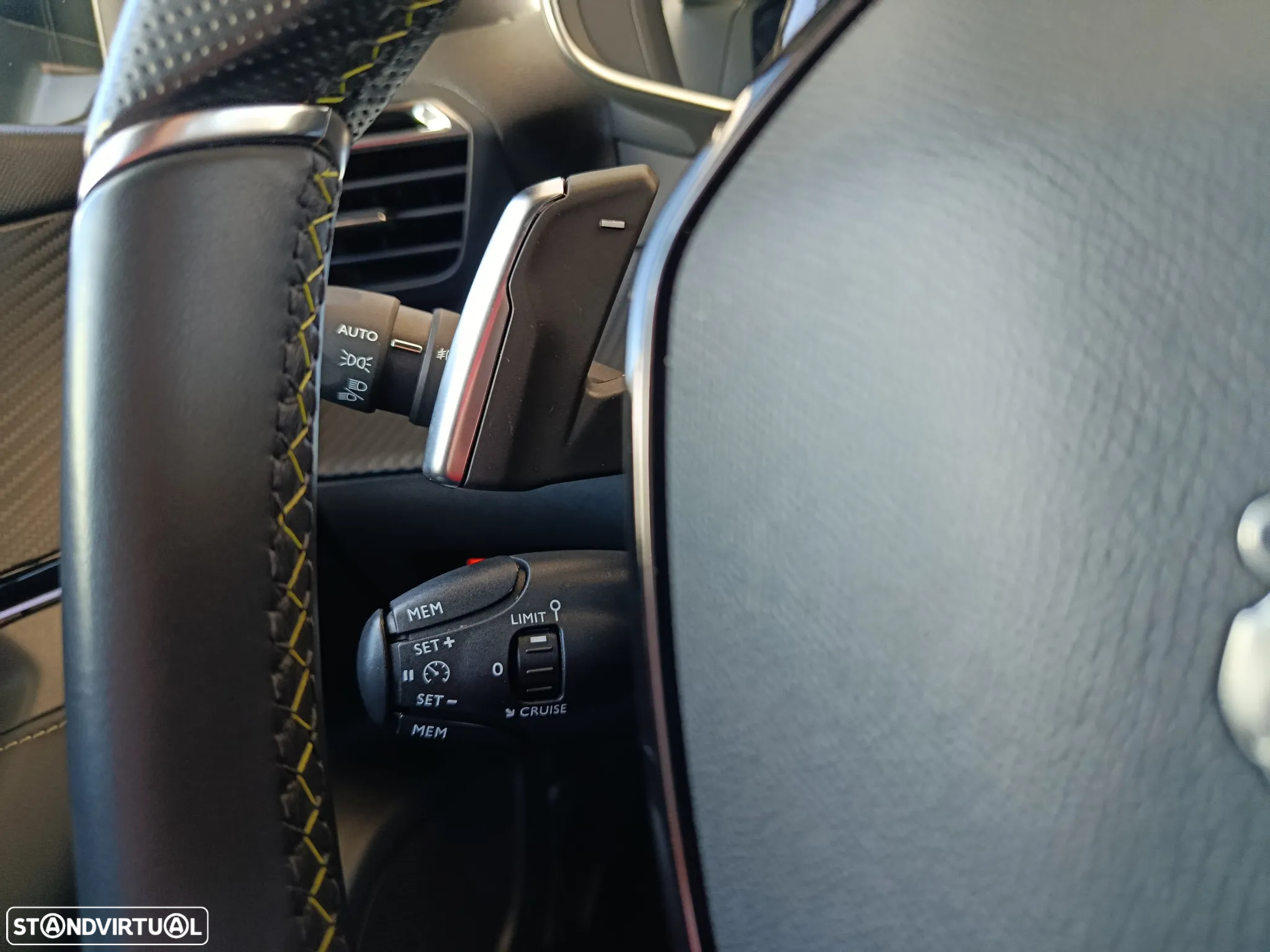Peugeot 2008 PureTech 130 EAT8 GT - 10