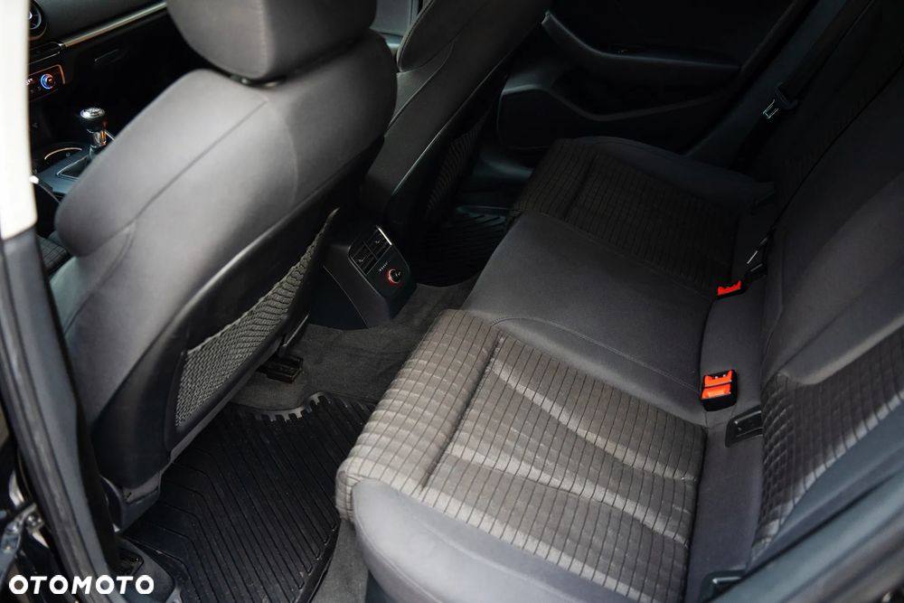 Audi A3 Sportback 2.0 TDI S line Sportpaket - 17