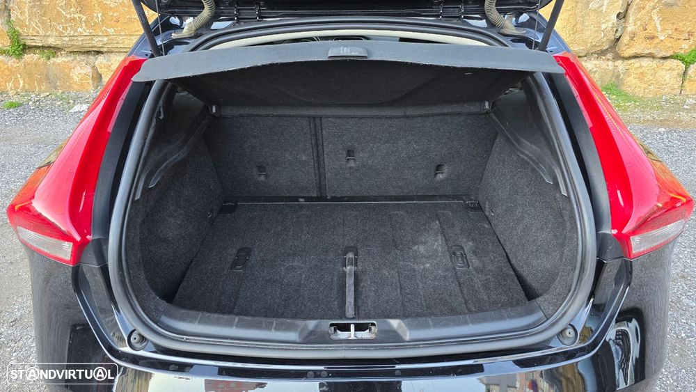 Volvo V40 2.0 D2 Momentum Geartronic - 41